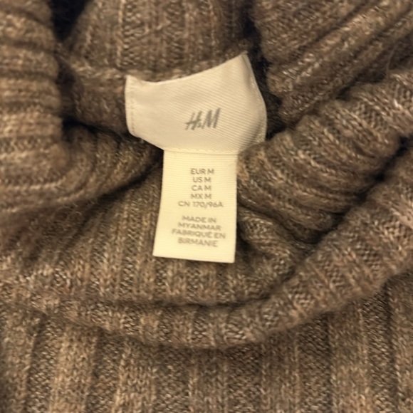 NWOT Dark Brownish Tan Oversized Medium Tunic Turtleneck Sweater - Picture 7 of 8